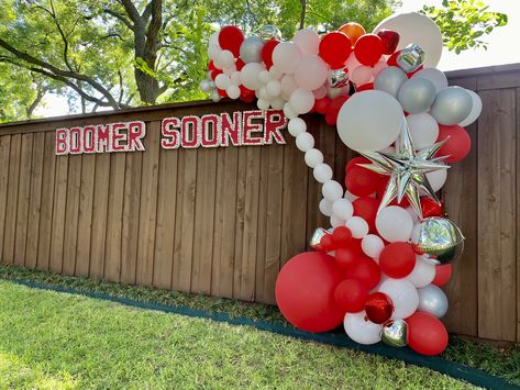 College Balloon Garland, Ou Grad Party, Red And White Graduation Party Ideas, Red And White Graduation Party, Spring Graduation Party, Senior Tea, Grad Party Theme, Graduation Party Desserts, Graduation Party Backdrops