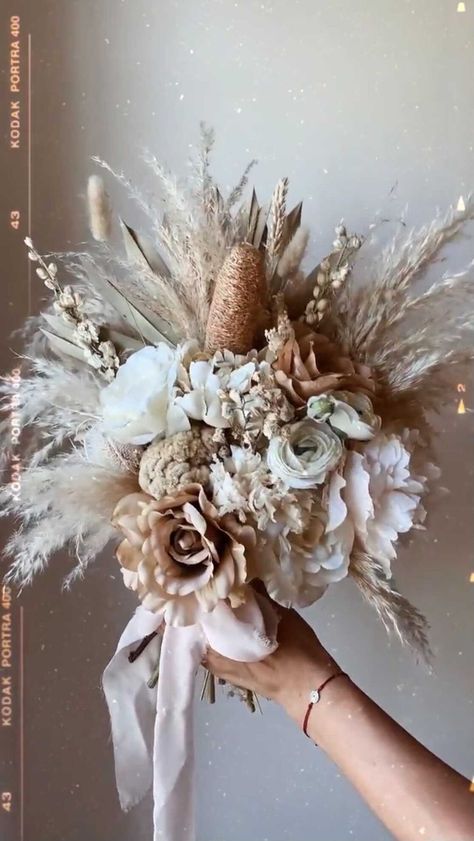 Pampas Bouquet, Pampas Grass Bouquet, Dried Flowers Wedding, Boho Wedding Bouquet, Field Flowers, Grass Wedding, Rose Blush, Future Wedding Plans, Spray Roses