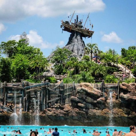 Stefan on Instagram: “Disney's Typhoon Lagoon Orlando Florida #typhoonlagoon #wasserpark #wasserparks #wellenbad #disneyworld #disneyland #schwimmbad…” Typhoon Lagoon Disney, Typhoon Lagoon, Dream Holidays, Dream Holiday, Disney Pictures, Orlando Florida, Disney World, Orlando, Disneyland