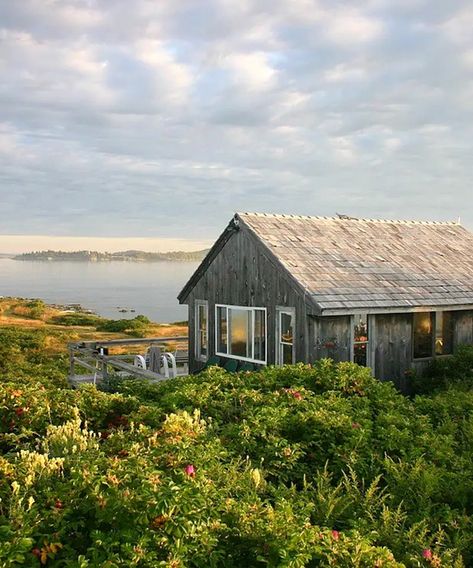 Best Mini-Moon Destinations For Staying In The USA Maine Cabin, Airbnb Rentals, Little Cabin, Stay Overnight, A Frame Cabin, Oak Island, Private Island, Cabin Rentals, Cozy Cabin