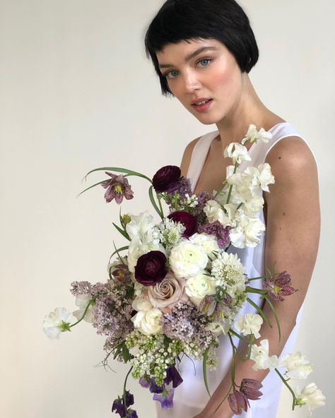 912 Followers, 672 Following, 111 Posts - See Instagram photos and videos from Emma Schultz (@emmasschultz) Modern Bridal Bouquets, Iphone Pic, Bouquet Garden, Wedding Flower Design, Bouquet Inspiration, Boquette Flowers, Flowers Ideas, Hand Bouquet, Flower Inspiration