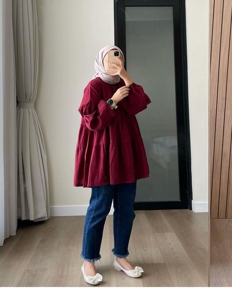 Simple Kurta With Jeans, Trip Dresses For Women, Hijabi Tops, Hijab Outfit Jeans, Shirts Design For Girls Pakistani, Casual Pullover Outfit, Styles Hijab, Modest Dressing, Shirt Design For Girls