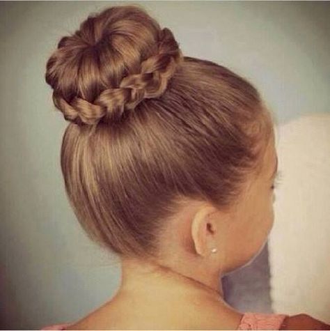 Hair style - flower girls Flower Girl Hairstyles Updo, Cute Hairstyles Updos, Communion Hairstyles, Cool Hairstyles For Girls, Fesyen Rambut, Dance Hairstyles, Flower Girl Hairstyles, Back To School Hairstyles