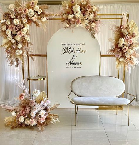 Tea Time Wedding, Bridal Room Decor, Nikah Decor, Stage Wedding, Reception Stage Decor, Lighting Wedding, Design Stage, Wedding Background Decoration, Wedding Entrance Decor