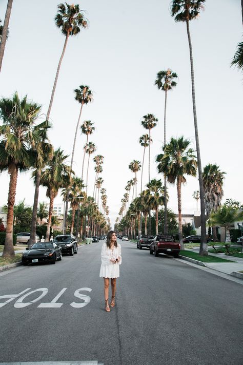 Sara Azani of Style MBA wears a white Zimmermann lace dress Hollywood Picture Ideas, La Photo Ideas, Los Angeles Picture Ideas, La Picture Ideas, California Picture Ideas, Los Angeles Photo Ideas, California Photo Ideas, La Pictures, Los Angeles Photoshoot