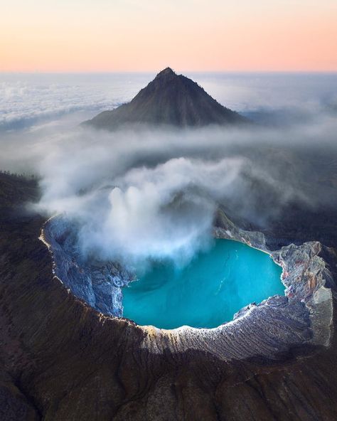 Karl Shakur, Blue Gatorade, Ijen Volcano, Cold Places, Kawah Ijen, East Java, Landscape Pictures, Nature Landscape, Nature Beautiful