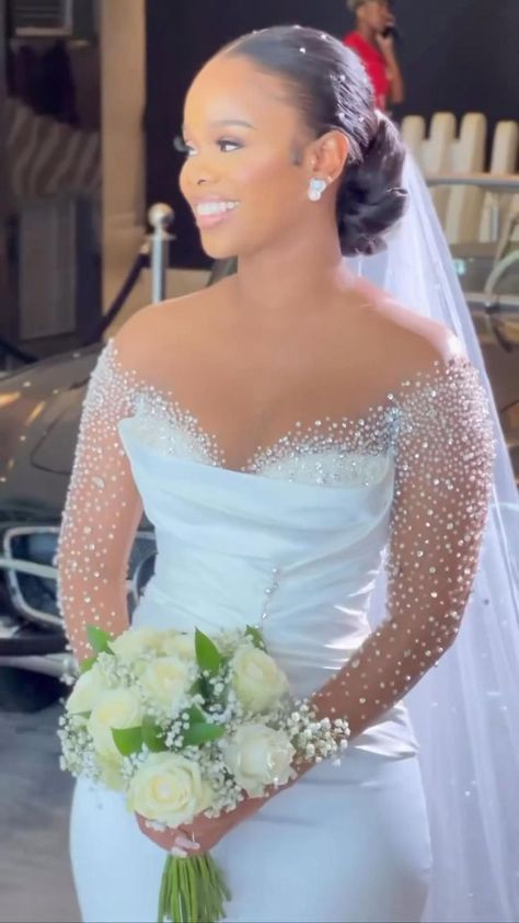 Simple Wedding Dresses Lace, Wedding Hair Looks, Latest Wedding Gowns, Dresses With Sleeves Wedding, African Bridal Dress, Glam Wedding Dress, Classic Wedding Hair, Plus Wedding Dresses, Sleeves Wedding Dresses