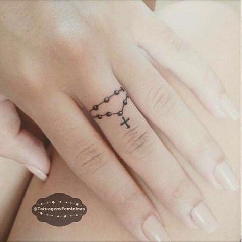 Wörter Tattoos, Hebrew Tattoo, Piercings Ideas, Small Finger Tattoos, Finger Tats, Finger Tattoo Designs, Tattoo Trend, Hawaiian Tattoo, Inspiration Tattoos