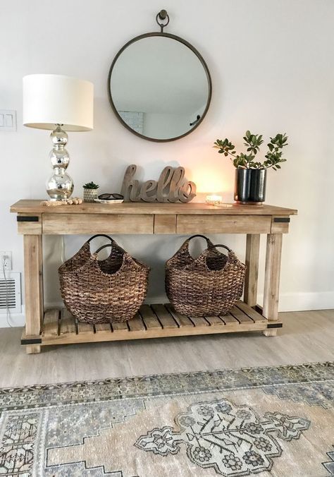 Fall Entryway Decor: Easy + Simple Ways to Welcome Fall into Your Home Fall Entryway Decor, Decoration Hall, Diy Rustic Home, Fall Entryway, Hal Decor, Foyer Decorating, Welcome Fall, Elegant Living Room, Country Style Homes