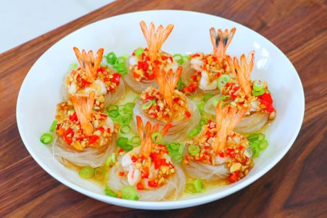 CiCi Li - Steamed Shrimp with Glass Noodles Asian Seafood, Parsley Recipes, Dim Sum Recipes, Shrimp Spring Rolls, Steamed Shrimp, Lo Mein Recipes, Crispy Shrimp, Pork Belly Recipes, Spring Roll Recipe