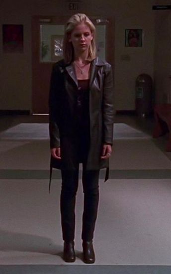 season 2 buffy style Buffy Style 90s, Buffy Style Outfits, 90s Buffy Fashion, Buffy Summers Style, Buffy Summers Outfits Style, Buffy Outfits 90s, Buffy Summers Outfits, Vampire Slayer Outfits, Buffy The Vampire Slayer Outfits