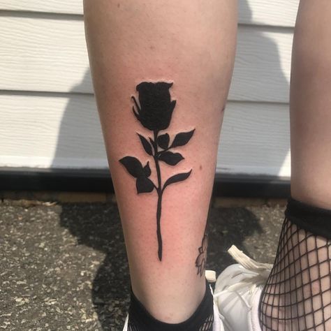 Upside Down Rose Tattoo, Rose Silhouette, Rose Tattoo Stencil, Geometric Line Tattoo, Watercolor Tattoo Ideas, Realistic Temporary Tattoos, Tattoo Board, Silhouette Tattoos, Flower Silhouette