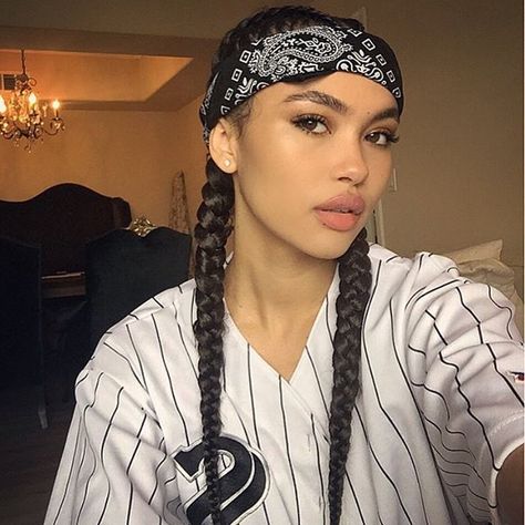 Beautiful Latinas 💋 Latina Hairstyles Braids, Bandana Braids, Chica Hip Hop, Mexican Hairstyles, Mixed Girl, Latina Hair, Ropa Hip Hop, Chola Style, Tumblr Hair