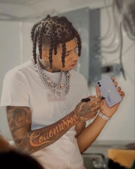 Nle Choppa Braids, Nle Choppa Hand Tattoo, Nle Choppa Haircut, Nle Choppa Dreads, Nle Choppa Tattoo, Rapper Hairstyles, Boys Dreads Hairstyles, Mma Quotes, 21 Savage Rapper