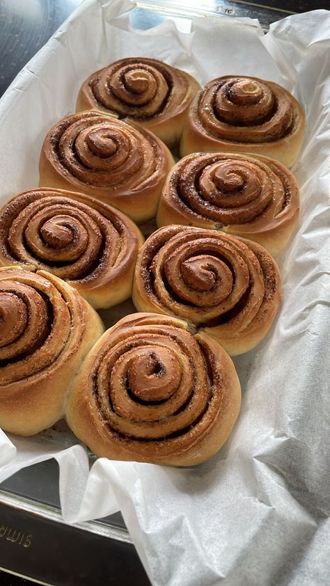 Cinabonnes Rolls, Cinnamon Rolls Aesthetic, Puff Pastry Recipes Dessert, Cinnabon Cinnamon Rolls, Homemade Cinnamon Rolls, Bakers Gonna Bake, Ginger Recipes, Pumpkin Spice Season, Pastry Desserts