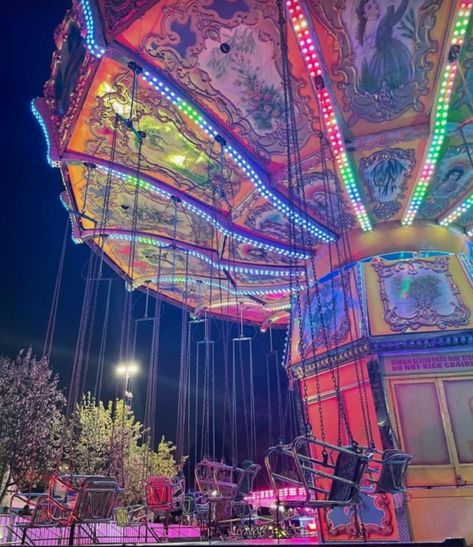 Carnival Fair Aesthetic, Night Carnival Photography, Carnivalcore Aesthetic, Creepy Carnival Aesthetic, Carnival Aesthetic Night, Carnival Core, Suburban Summer, Carnival Aesthetic, Neon Carnival