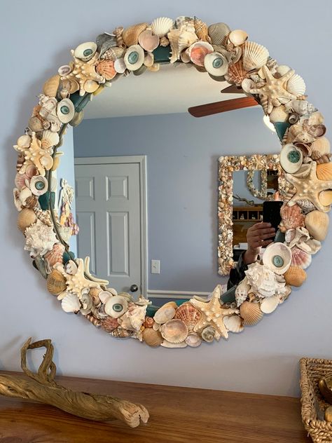 Starfish Mirror, Ideas Cuarto, Wall Decor Green, Seashell Frame, Seashell Mirror, Limpet Shell, Shell Mirror, Coastal Home Decor, Shell Crafts Diy