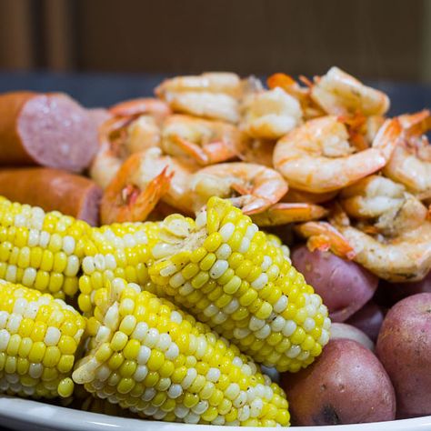 This one pot shrimp boil recipe is easy to make for a crowd. Combined with the flavors of beer and old bay seasoning to create a fun meal any time of year. Shrimp Boil Recipe Old Bay, Easy Shrimp Boil Recipe, One Pot Shrimp, Cajun Boil, Shrimp Boil Recipe, Potted Shrimp, Night Recipes, Cajun Food, Crab Boil