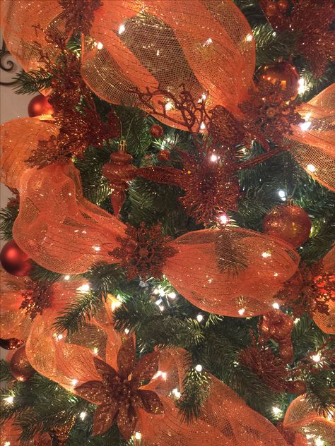 My Christmas tree decoration 2016. Burnt orange and brown color theme. Burnt Orange Christmas Decor, Christmas Pallets, Orange Christmas Decor, Copper Christmas Decor, Orange Images, Orange Christmas Tree, African Christmas, Christmas Orange, Thanksgiving Tree