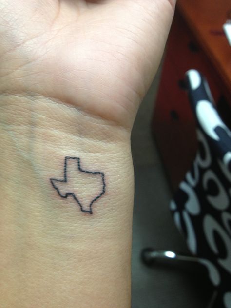 Texas Outline Tattoo, Texas Tattoo, Cute Ankle Tattoos, State Tattoos, Cowgirl Tattoos, Texas Outline, Tattoos Traditional, Usa Tattoo, Texas Tattoos