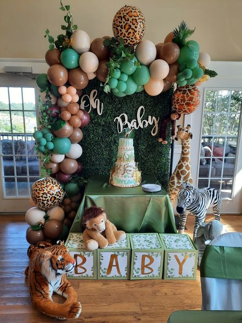 Safari Theme Gender Reveal Ideas, Zoo Gender Reveal, Jungle Theme Candy Table Ideas, Safari Themed Gender Reveal, Safari Gender Reveal Jungle Theme, Gender Reveal Jungle Theme, Gender Reveal Animal Theme, Gender Reveal Safari Theme, Baby Boy Safari Shower Ideas