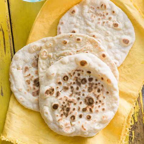 Healthy Flatbread Recipes, Yogurt Flatbread, Healthy Flatbread, Flatbread Dough, 2 Ingredient Recipes, Naan Recipe, Flatbread Recipes, Naan Bread, 2 Ingredient