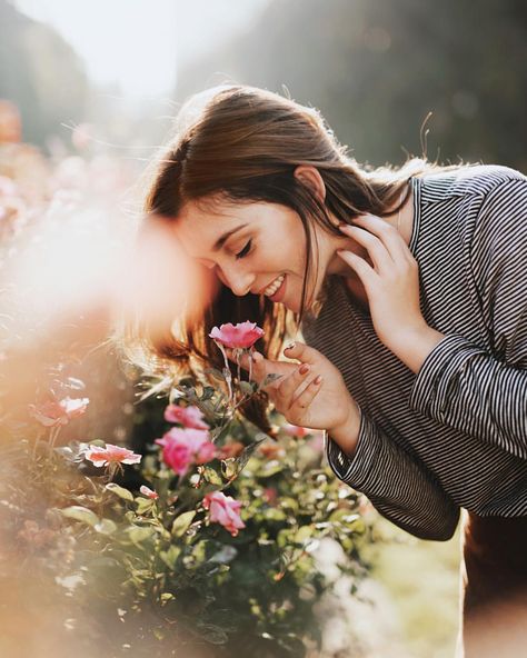 Don't forget to stop and smell the roses 🌹❤️ back to color! makeup @facesbydelila senior @lil_zim #ellenhansenseniors Smelling Flowers, Summer Photoshoot, Portrait Photography Poses, Tumblr Photography, Poses For Photos, Photo Styling, Photography Women, Photography Backdrops, Photoshoot Inspiration