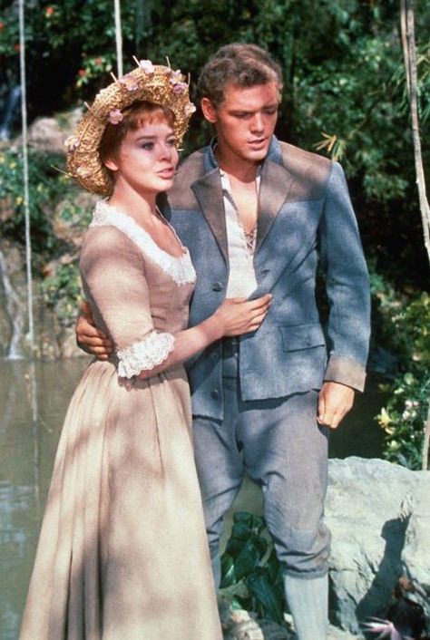 Swiss Family Robinson James Macarthur, 1960s Movies, Swiss Family Robinson, Robinson Family, Disney Live Action Movies, Jungle Life, Old Hollywood Movies, Read Aloud Books, Disney Live Action