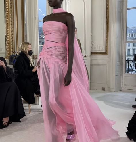 Pink Runway Dress, Pink Runway Fashion, Pink Dress Fashion, Pink Runway, Fashion Designer Aesthetics, High Fashion Runway, Pink Long Dress, Runway Fashion Couture, Runway Outfits