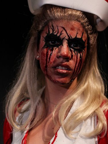 Scary Nurse Scary Nurse Makeup, Scary Doctor, Halloween Nurse Makeup, Nurse Makeup, Doctor Halloween, Halloween Costumes For 3, Scary Makeup, Halloween Nurse, Sfx Makeup