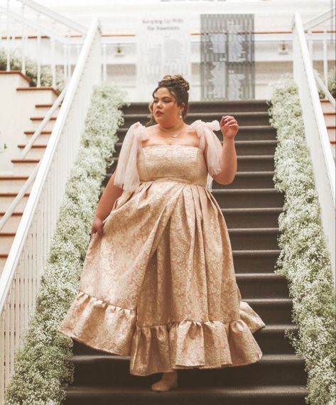 Formal Cottagecore, Goddess Shoot, Clothing Folds, Plus Size Cottagecore, Plus Size Aesthetic Outfits, Bridgerton Aesthetic, Plus Size Posing, Friend Things, Neutral Dresses