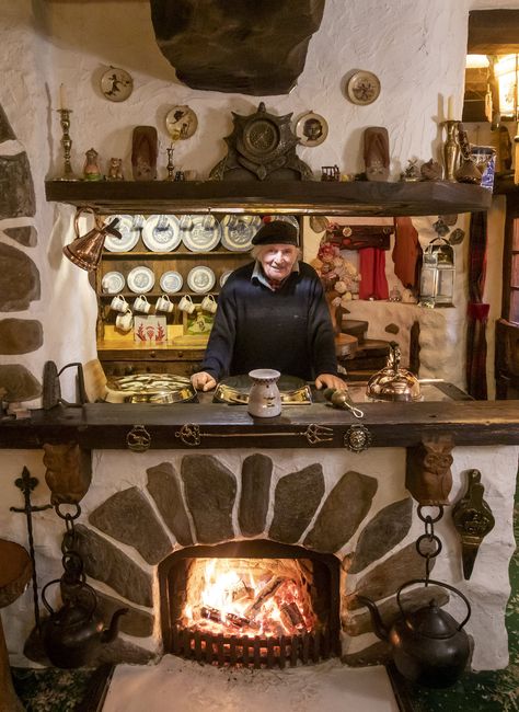 90-Year-Old Creative Woodcutter Built His Own Hobbit House and Has Been Living in It Off-Grid Diy Hobbit House, Hobbit Room, Hobbit House Interior, Interior Concept Art, White Fireplace, Hobbit House, Cottage House, Interior Concept, Off Grid