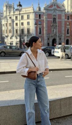 Modest Street Style Summer, Ootd Hot Weather, C Suite Style Women, Dramatic Summer Outfit, London College Outfits, Modest College Outfits, Cute Casual Work Outfits, Dressing Simple, Networking Outfit