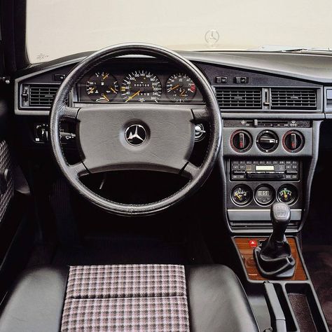 Mercedes 190 E, Mercedes W201, Mercedes Interior, Bmw M3 E30, Merc Benz, Mercedes Benz 190e, Mercedes 190, Auto Vintage, Mercedes Benz 190