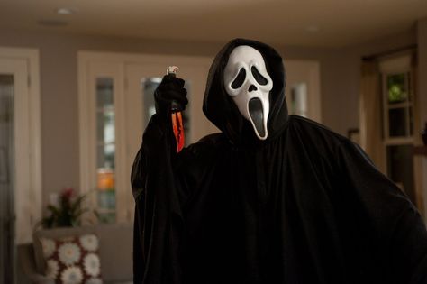 Fun Movie Facts, 90s Horror Movies, Scream Tv Series, What Animal Are You, Halloween Villain, Best Halloween Movies, Scream Franchise, Ghostface Scream, Scream Movie