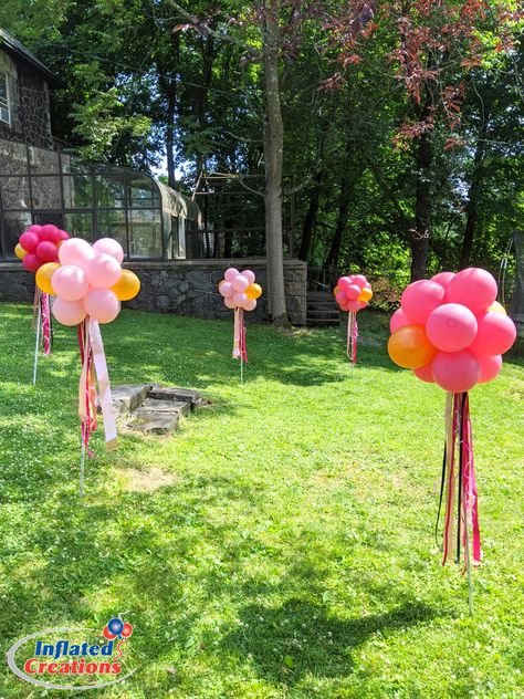 Party Entrance Decoration, Graduation Party Purple, Tabletop Topiary, Columns Decor, Party Entrance, Yard Party, First Birthday Party Themes, Balloon Columns, Balloon Decorations Party