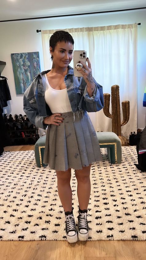 Demi Lovato Style Outfits, Demi Lovato Dress, Demi Lovato Short Hair, Demi Lovato Albums, Demi Lovato Style, Bohemian Goth, Casual Goth, Famous Outfits, Demi Lovato