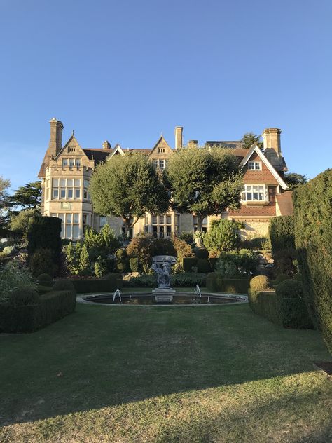 England Mansion Aesthetic, Royal British Aesthetic, Old British Mansion, British Rich Aesthetic, Countryside Rich Aesthetic, Posh British Aesthetic, British Old Money Aesthetic, British Royal Aesthetic, Mansions Aesthetic