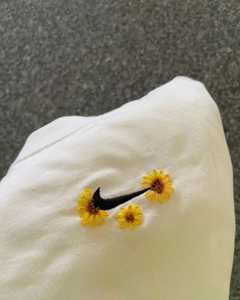 Embroidery T Shirt Ideas, How To Embroider Flowers, Shirt Embroidery Ideas, Adidas Embroidery, Embroidery Jeans Diy, Nike Embroidery, Sunflower Embroidery, Basic Hand Embroidery Stitches, Embroidered Nike