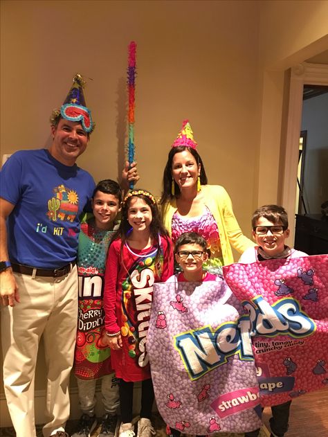 Skittle Costume, Pinata Halloween Costume, Candy Costume, Halloween Pinata, Costume Couples, Costume Family, Candy Costumes, Fun Dip, Halloween Family