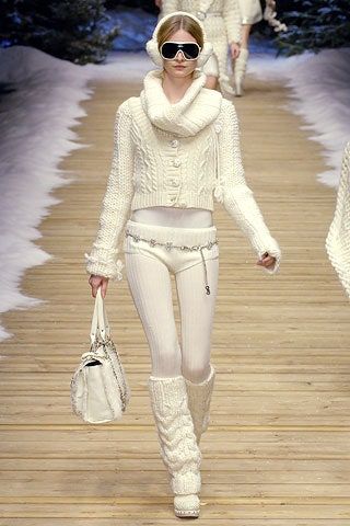 D&G Fall 2006 Ready-to-Wear Collection | Vogue Runway Fashion Couture, Winter Girls, Mode Inspo, Yohji Yamamoto, Milan Fashion Week, Couture Fashion, Passion For Fashion, Runway Fashion, Miu Miu