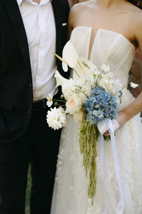 A bouquet full of my favourite blooms. Hydy, sweet pea, garden roses, hanging amaranthus, cosmos, dahlia and anthuriums 🫶🏼 The team behind this gorgeous day - @culturehitch @whitesandwoods @kimberleymooremedia @chateau_dore @ateliercreative @fifiandedga @ashleymoralesmakeup @hairfolksalon @celebrationswithsteph @little_sangria @modernloveau @dannispea Garden Wedding Bridal Bouquet, Hanging Amaranthus Bouquet, Hanging Wedding Bouquets, Hanging Bouquet Wedding, Cosmos Wedding Flowers, Anthurium Bridal Bouquet, Amaranthus Bouquet, Wedding Bouquet Modern, Sweet Pea Garden