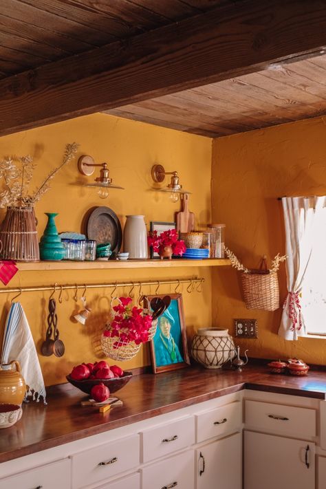 Yellow Kitchen Tile, Mustard Color Kitchen, Yellow Wall Kitchen, Yellow Cottage Kitchen, Pink And Yellow Kitchen, Eclectic Kitchens, Fem Aesthetic, Maximalist House, Mustard Kitchen