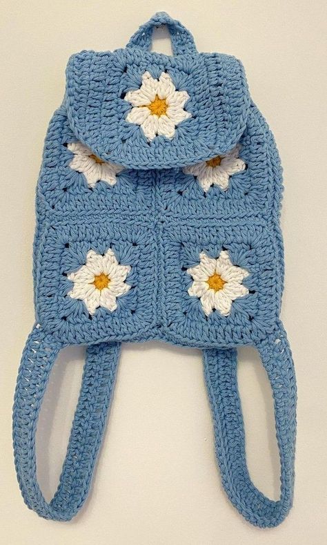 Granny Square Purse DIY: Perfect for Beginners Daisy Backpack, Crochet Drawstring Bag, Mochila Crochet, Crochet Backpack Pattern, Hello Kitty Crochet, Granny Pattern, Free Crochet Bag, Crochet Backpack, Crochet Bag Tutorials