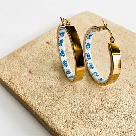 Portuguese Jewelry, Utah Outfits, Portuguese Azulejos, Tile Jewelry, Tile Earrings, Pretty Ear Piercings, Indian Bridal Jewelry Sets, Delft Tiles, Golden Hoops