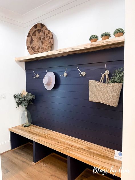 Mud Room Designs Farmhouse, Mudroom Modern Farmhouse, Modern Rustic Mudroom, Rustic Modern Mudroom, Breezeway Remodel Ideas, Mudroom Wallpaper Ideas, Mudroom Entryway Farmhouse, Navy Blue Mudroom, Black Shiplap Mudroom Entryway