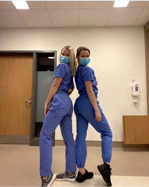 Medical Scrubs Aesthetic, Aesthetic Nurse Pics, Vet Scrubs, Nursing Goals, Nursing Motivation, Animals Horse, Nurse Inspiration, Nurse Aesthetic, Med School Motivation