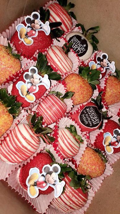 Mickey Mouse Strawberries Chocolate Covered, Mickey Mouse Chocolate Strawberries, Mickey Mouse Strawberries, Home Based Bakery, Birthday Strawberries, Cupcakes Minnie Mouse, Mickey Mouse Treats, Gourmet Chocolate Covered Strawberries, Strawberry Ideas