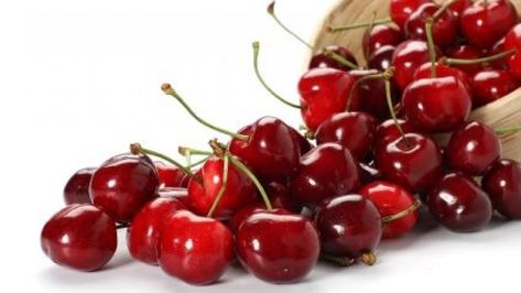 5 health benefits of cherries | Fox News Cherry Background, Health Benefits Of Cherries, Fruit Names, Acerola Cherry, Healing Plants, Food Wallpaper, Fresh Cherries, Sweet Cherries, Scented Wax Melts