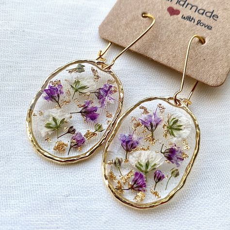 Excited to share this item from my #etsy shop: Purple Flower Earrings, Pressed Flower Earrings, Handmade Earrings, Resin Earrings, Real Flower Earrings, Flower Earrings, Boho Earrings Resin Flower Earrings, Resin Earrings Ideas, Flower Earrings Diy, Diy Resin Earrings, Epoxy Resin Earrings, White Wildflowers, قلادات متدلية, Real Flower Earrings, Pressed Flower Earrings